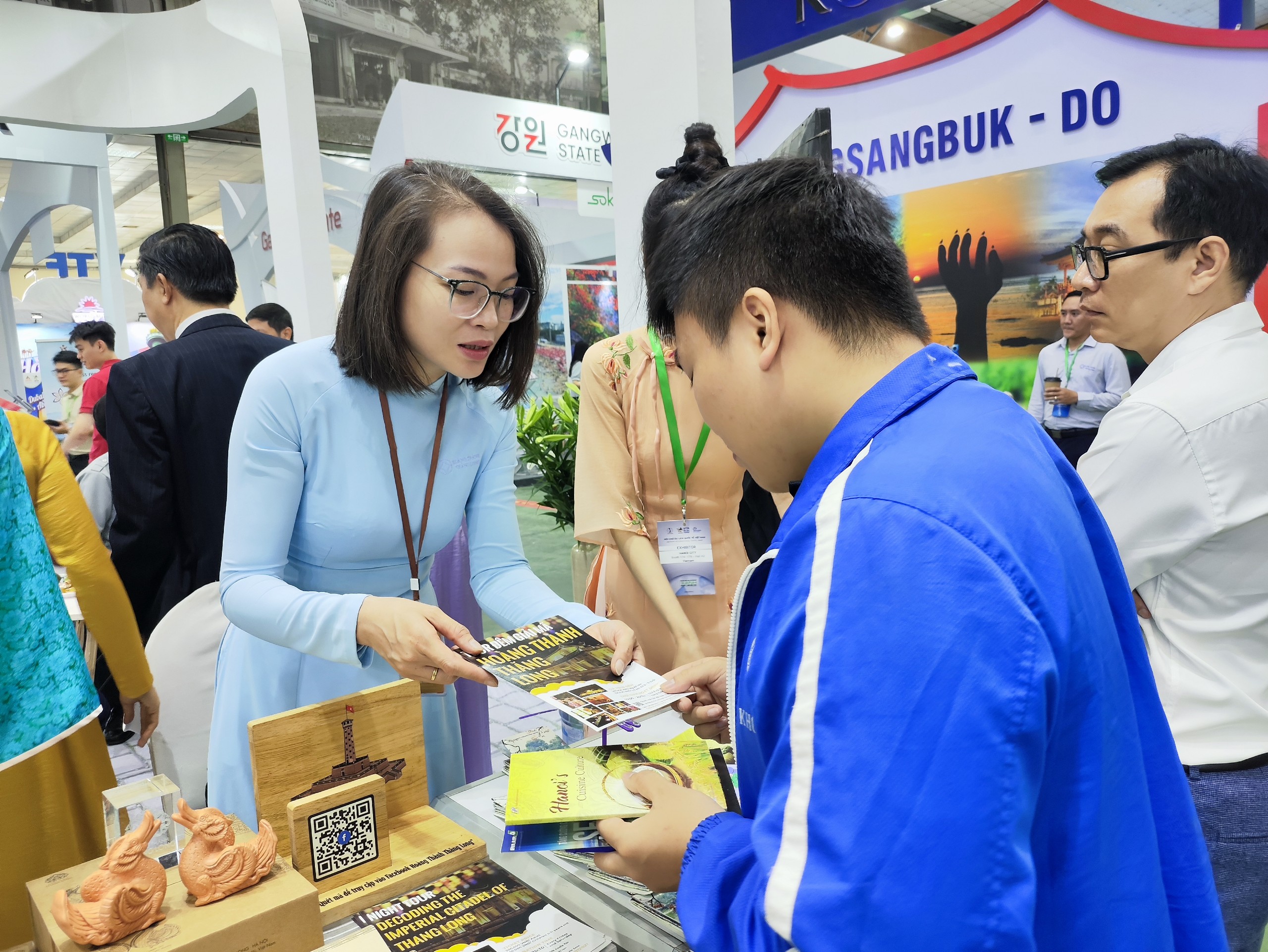 Promoting the image of World Heritage Thang Long Imperial Citadel at ...